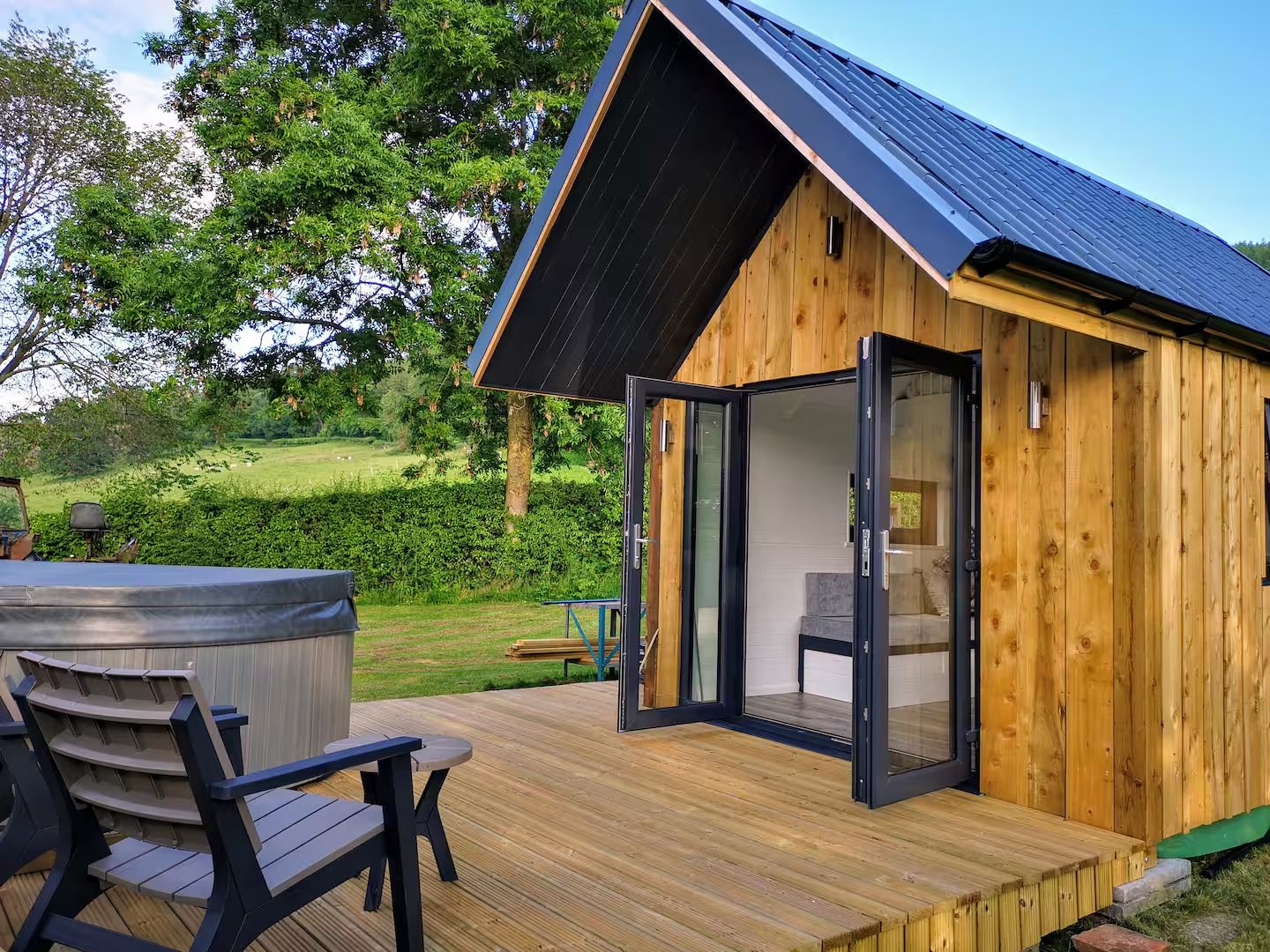 Private cabin with hot tub overlooking the Long Mountain in Wales